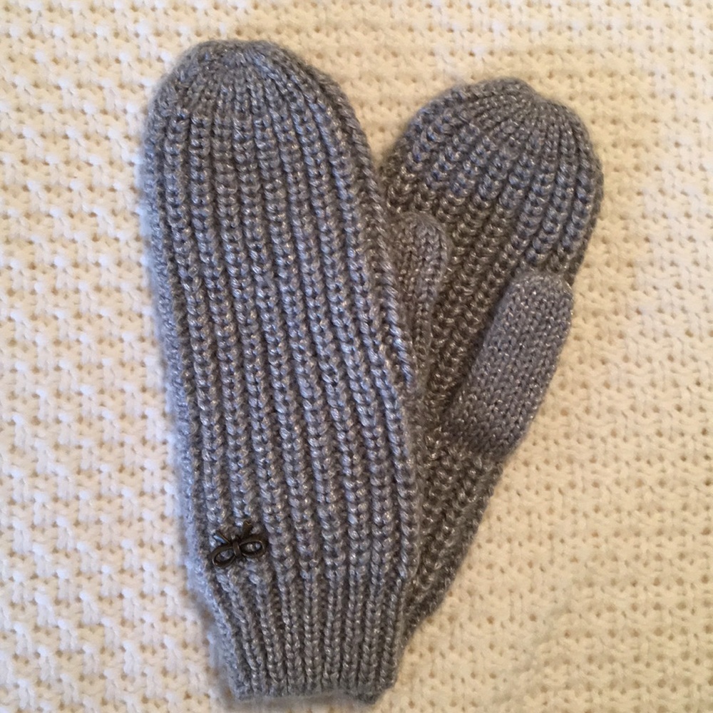 H&M gray knit mittens. Never worn!